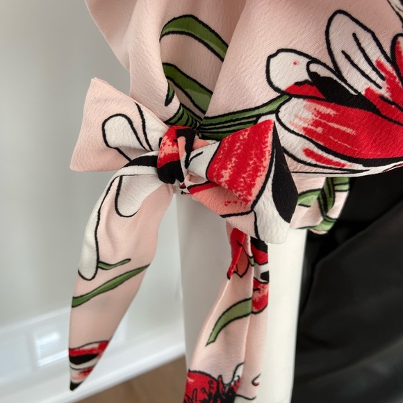 Flowy Summer Flowery Small Blouse - Picture 4 of 10